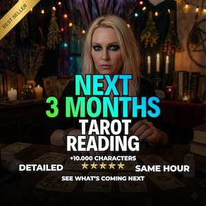 Puede incluir: Imagen promocional para un servicio de lectura de tarot. La imagen presenta a una mujer rubia con maquillaje oscuro. El texto superpuesto dice "NEXT 3 MONTHS TAROT READING" con detalles: "DETAILED", "+10.000 CHARACTERS", "SAME HOUR" y "SEE WHAT'S COMING NEXT".