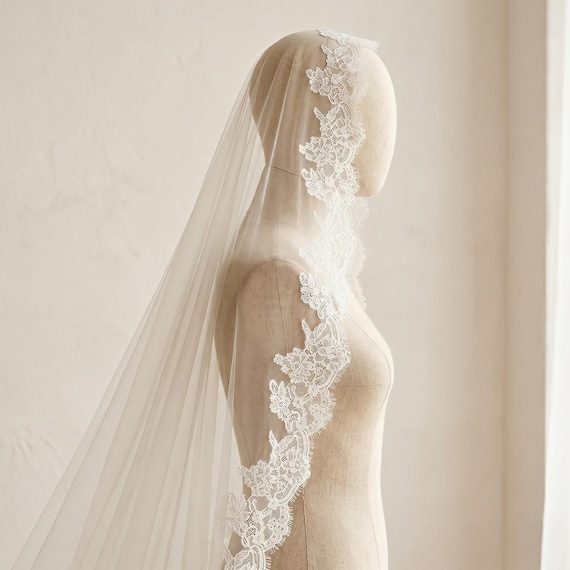 Ivory Cathedral Lace Mantilla Veil with Comb, Romantic Spanish Eyelash Bridal Veil, Scalloped Floral Chantilly Wedding Veil