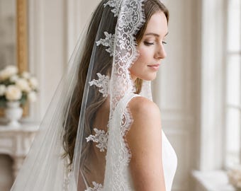 Spanish Mantilla Wedding Veil, Chantilly Eyelash Lace Cathedral Veil, Scalloped Lace Edge Bridal Veil, Elegant Bridal Accessory