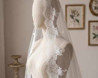 Cathedral Mantilla Veil Eyelash Lace, Cathedral Length Mantilla Veil, Ivory Chantilly Lace Bridal Veil, Elegant Lace Wedding Veil