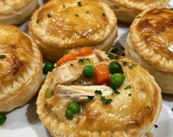 Recept på enkla middagsidéer med krämiga mini-kycklingpajer (digital nedladdning)