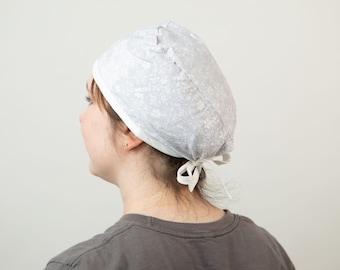 Casquette blanche de gommage de Noël, casquette chirurgicale unisexe pour médecins et infirmières, bonnet chirurgical lutin pour cheveux courts, idées cadeaux de casquette médicale pour le corps médical