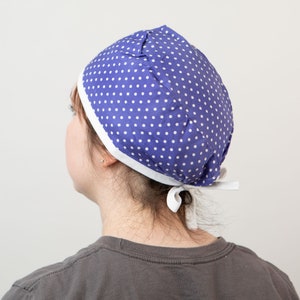 Cuffia chirurgica a pois pervinca, cuffia chirurgica professionale unisex, cuffia chirurgica corta a pixie, cuffia medica a cuffia, cuffia da infermiera a pois