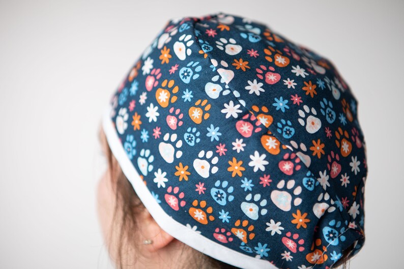 Casquette de gommage florale à imprimé patte, chapeau de gommage de cheveux de lutin, idées cadeaux unisexes de casquette chirurgicale, chapeau chirurgical pour infirmières, casquette de cheveux courts Med maximaliste image 7