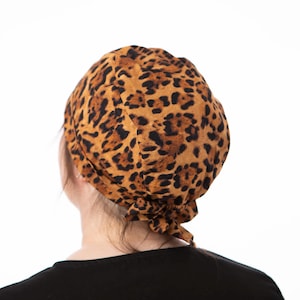 Leoparden Scrub Kappe, Scrub Kappe, Geparden Scrub Kappe, Scrub Kappe, exotischer Tier Druck, Animal Print Scrub Kappe, Geschenk unter 20 Dollar