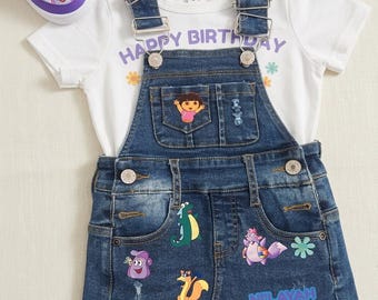 Conjunto de cumpleaños personalizado de exploradora para niña: conjunto de vestido de mezclilla personalizado con camisa y zapatos personalizados. Conjunto con temática de dibujos animados para niñas pequeñas.