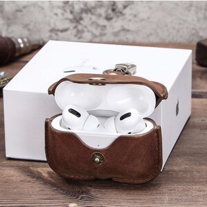 Genuine leather earphone case for AirPods Pro, full-coverage snap-button flip-top earphone protective cevers