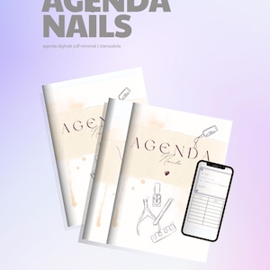 Può includere: Una tazza di ceramica bianca con manico nero e la scritta "But First, Coffee" in nero, con un carattere a mano. La tazza è su una superficie bianca.