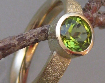 Gold ring with peridot green stone goldsmith Germany fancy ruby aquamarine Sabine Knoll jewelry ring white gold