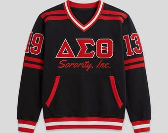 Delta Sigma Theta Black Vintage 90’s Style Sweatshirt