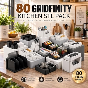 Może przedstawiać: Kolekcja 80 organizerów kuchennych Gridfinity STL pack w kolorze czarnym i białym. Zestaw zawiera różne modułowe pojemniki, tace i uchwyty na przybory, przyprawy i narzędzia kuchenne, wyeksponowane na stopniowanych platformach z tekstem.