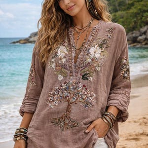 Chemise Arbre de vie pour femme | Haut de style tribal floral | Chemisier décontracté bohème | Conception artistique de la nature | Tenue décontractée de tous les jours