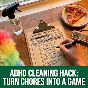 Peut inclure: Un presse-papiers avec une liste de contrôle "Cleaning Quest Log", un flacon pulvérisateur étiqueté "Clean Potion", une part de pizza et une manette de jeu rétro. Le texte "ADHD Cleaning Hack: Turn Chores Into a Game" est en bas.