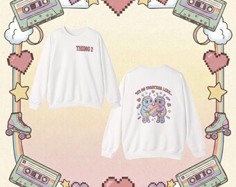 Moletom THING 2 com dois insetos se abraçando e um coração arco-íris | Estampa nas costas