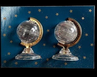 Vintage 1960s Mid Century Plastic Globe Salt and Pepper Shakers Set – NIB New Old Stock