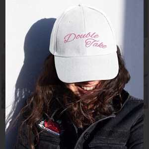 Double Take-honkbalpet | Roze schriftlogo