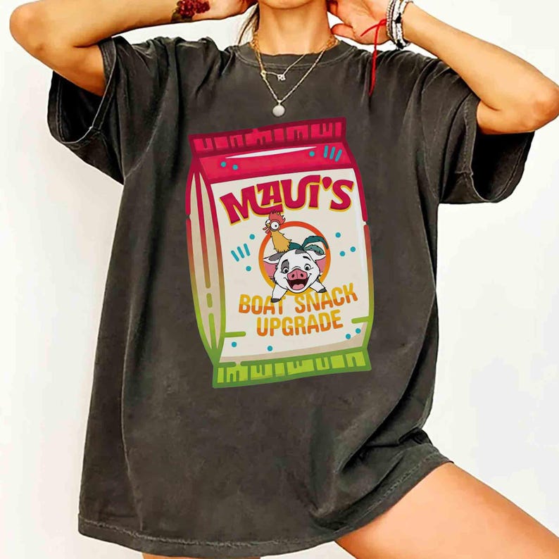 Divertida camiseta de Maui con el lema "Pua y Heihei: Mejora de la merienda en barco", camiseta del equipo de merienda de las princesas de Moana de Disney, película Moana 2026, Aldea Polinesia de Disney imagen 1