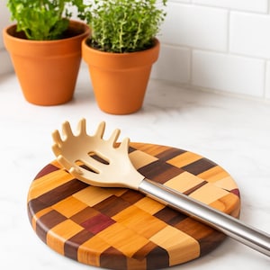 Dessous de plat en patchwork en bois dur fait main - noyer, cerisier, érable et cœur de pourpre