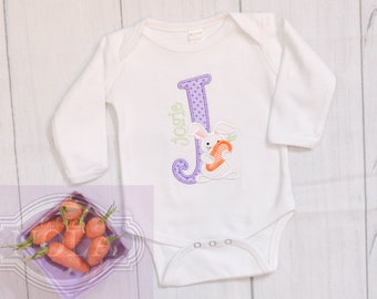 Cottontail Easter Applique Shirt ou Body - Initiale avec lapin et nom