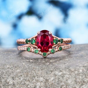 Vintage Oval Cut Ruby Engagement Ring Set Unique Rose Gold Twisted Emerald Cluster Ring Emerald & Moissanite Curved Wedding Promise Band