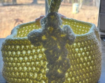 Aplikacja z krzyżem szydełkowym, ozdoba religijna