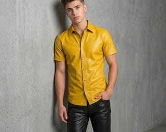 Handgefertigtes Gelbes Lederhemd & Schwarze Lederhose - Echtes Schaffell Outfit, Kurzarm Lederhemd.