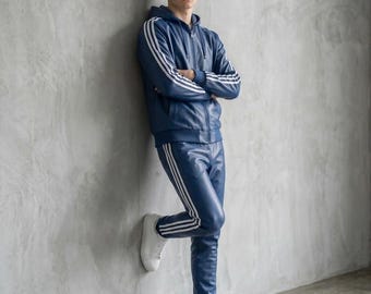 Herren Echtleder Trainingsanzug | Blaues Schaffell Jogger und Hoodie Set | Gestreifte Leder Sportbekleidung.