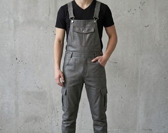 Handgefertigte Echtleder Latzhose für Herren | Gothic Cargo-Overall | Biker Streetwear Cosplay Outfit.