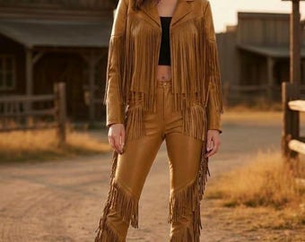 Handgefertigtes Lederanzug Set für Frauen - Hellbraune Schaffell Leder Fransen Jacke & Hosen Outfit - Cowgirl Fransenanzug.