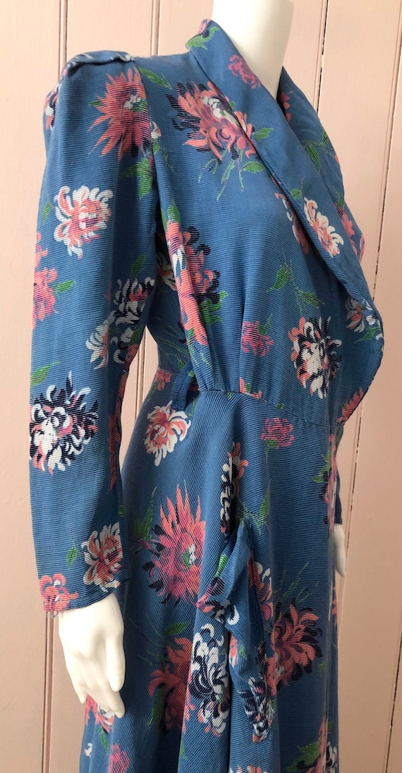 Stunning 1940’s Floral Housecoat