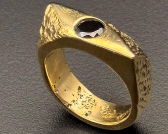 Gold men’s victory ring