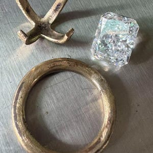 Bague directionnelle en argent et rubis image 3