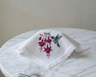 Pañuelo de lino bordado a mano / Diseño floral de colibrí, pañuelo con monograma
