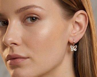 Schmetterling Creolen Gold, kleine Huggie Ohrringe Damen, minimalistisch, Geschenk