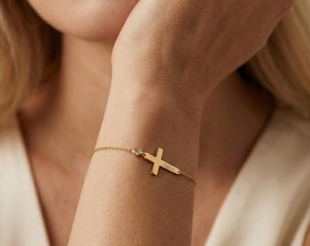 Personalisiertes Kreuzarmband – Graviertes Gold Bar Armband, Geschenk für Mama, Individueller Schmuck, Geburtsstein Armband