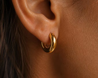 Vergoldete Dome Creolen | Chunky Gold Hoop Earrings | Klobige Statement Ohrringe Damen | Geschenk für Sie & Freundin