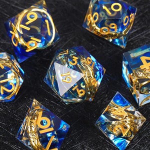Juego de dados de resina con anillo capturado, azul y dorado para D&D RPG, dados poliédricos equilibrados