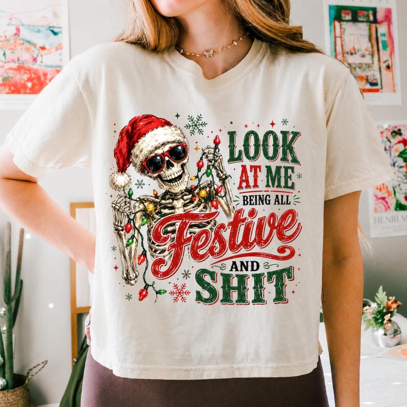 Lot de 6 images PNG amusantes pour Noël : Père Noël rigolo, t-shirt de Noël à sublimation, graphismes festifs, renne en pain d'épice (téléchargement numérique). image 2