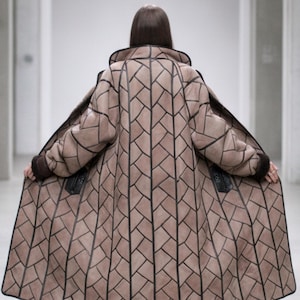 Cappotto lungo in montone marrone stile anni '70, taglie forti