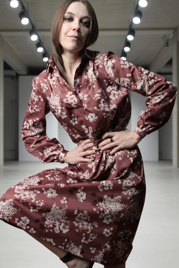 Cinnamon Brown Dress With White Flowers / 70s Vintage Gathered Sleeve Dress