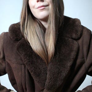 mens brown sheepskin coat with large collar and beige shearling interior
