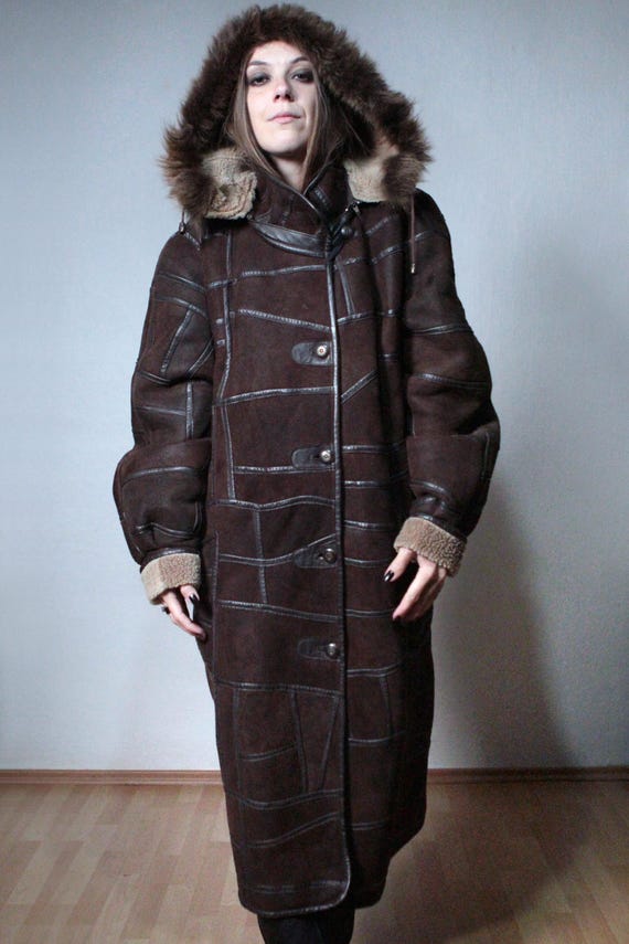 Hooded long shearling coat / Brown patchwork sued… - image 8