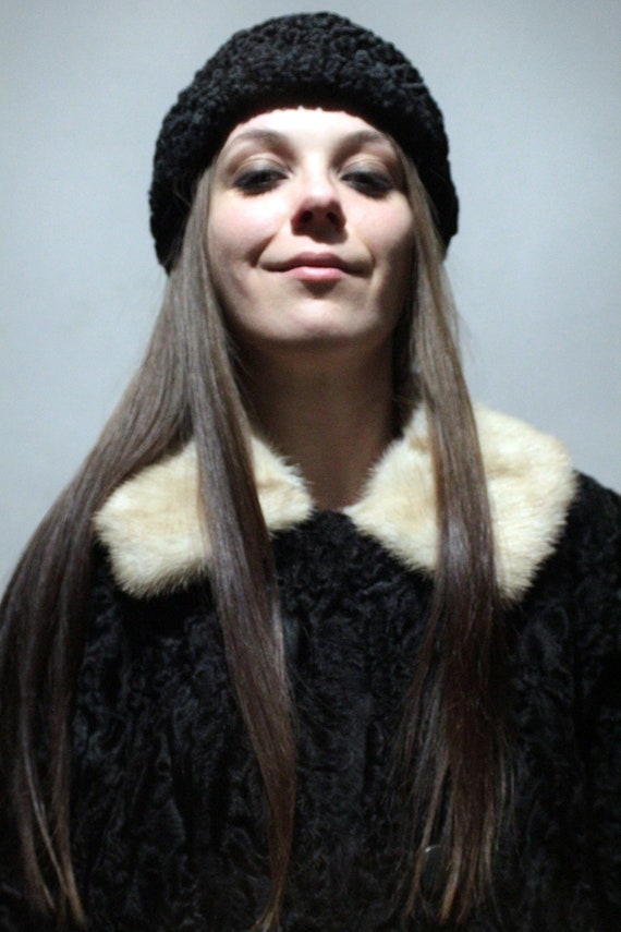 60s Vintage pillbox hat / Black sheepskin hat / K… - image 7