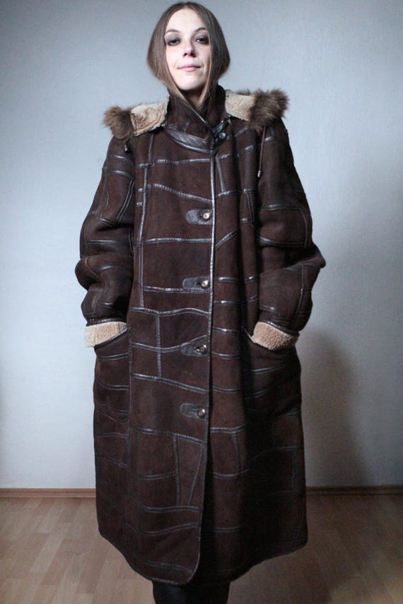 Hooded long shearling coat / Brown patchwork sued… - image 9