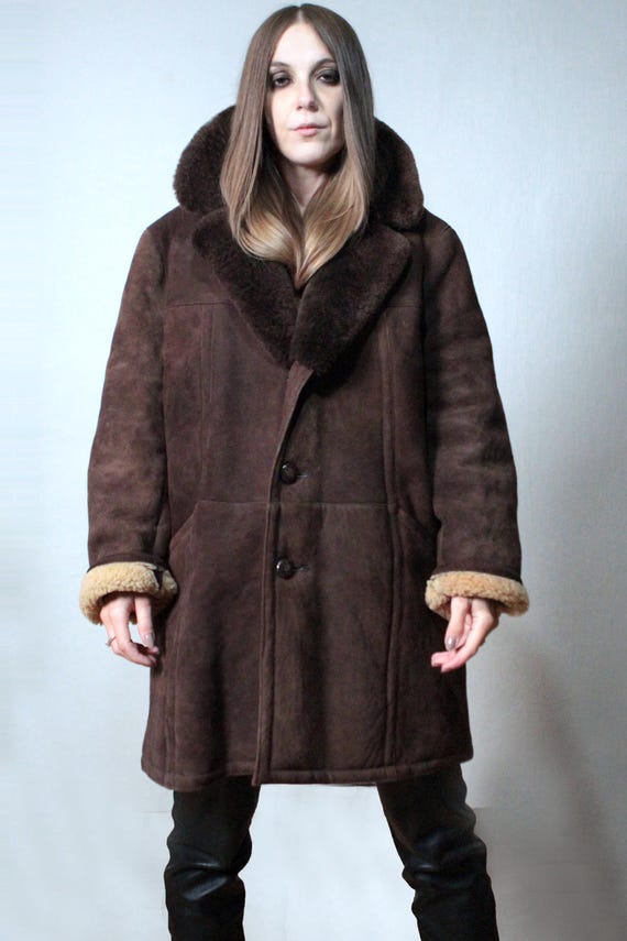 Men's sheepskin jacket / 70s Vintage brown shearling coat