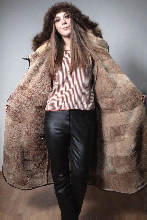 Hooded long shearling coat / Brown patchwork sued… - image 2