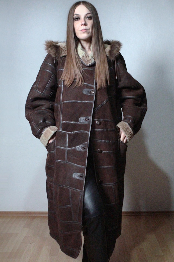 Hooded long shearling coat / Brown patchwork sued… - image 5