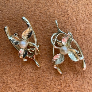 Pair of Pretty Vintage Wishbone Pins with Pearl
