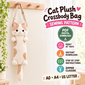 Könnte beinhalten: Ein Schnittmuster für eine Katzen-Plüsch-Umhängetasche als digitaler Download für eine beige-weiße, katzenförmige Tasche mit Reißverschluss. Der Text umfasst Cat Plush Crossbody Bag, Sewing Pattern, PDF Digital Download, Print at 100%, Instant Download, Step by Step Instructions, Zipper Closure sowie A0, A4, US Letter.