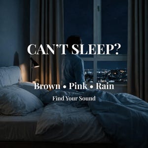 Op de afbeelding: Een persoon staat 's nachts bij een raam en kijkt naar een stad. De tekst "CAN'T SLEEP?" staat boven de woorden "Brown • Pink • Rain" en "Find Your Sound". Het bed heeft witte lakens en kussens.